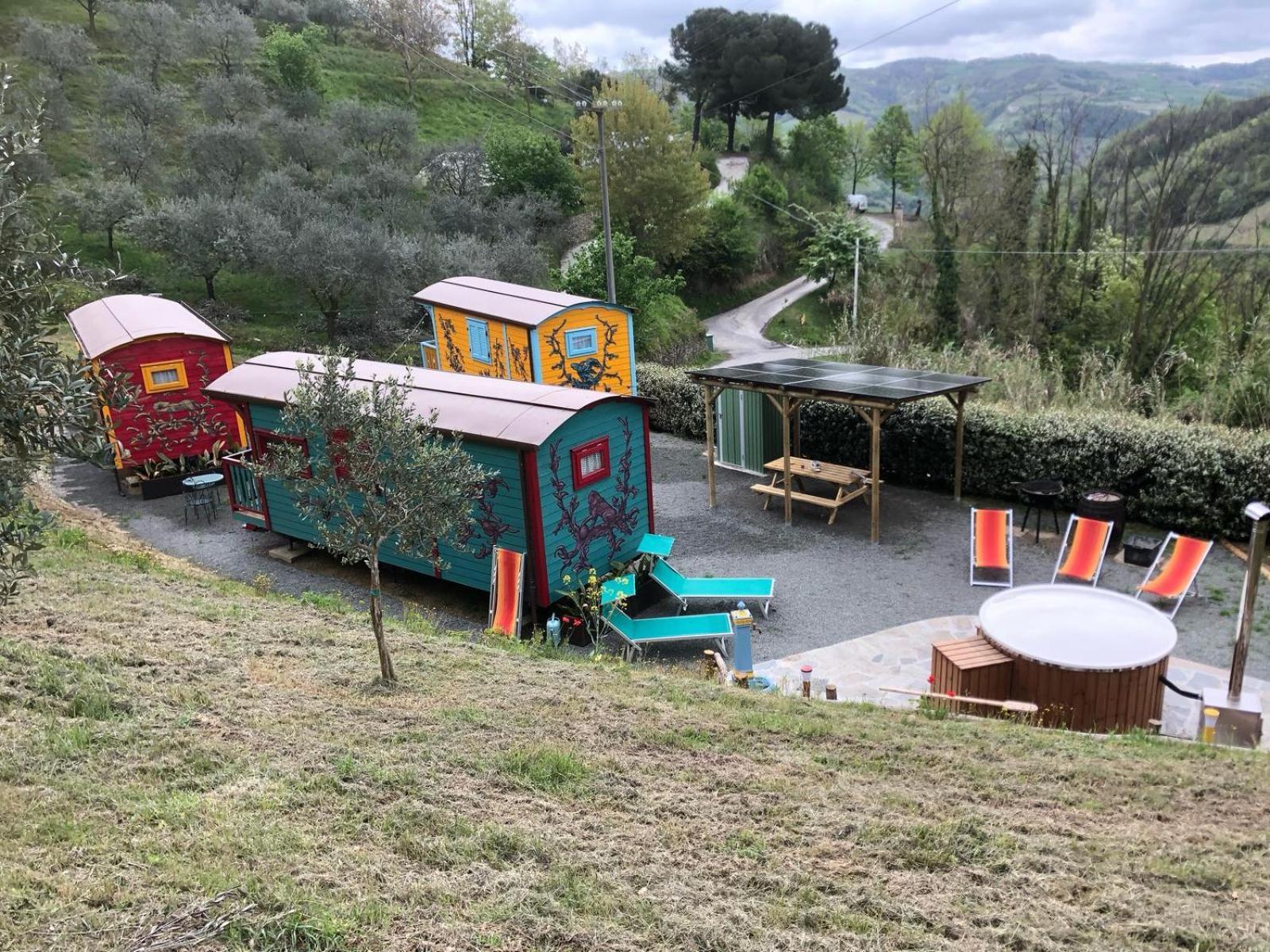Agriturismo La Rovere - I Carrozzoni Gitani Cossano Belbo Eksteriør billede