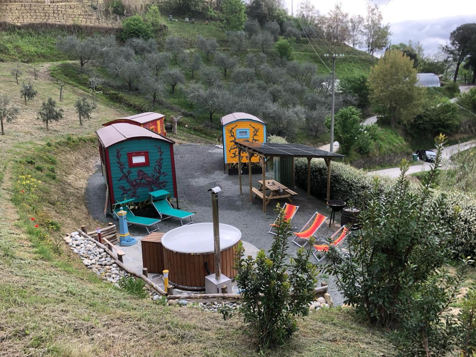 Agriturismo La Rovere - I Carrozzoni Gitani Cossano Belbo Eksteriør billede