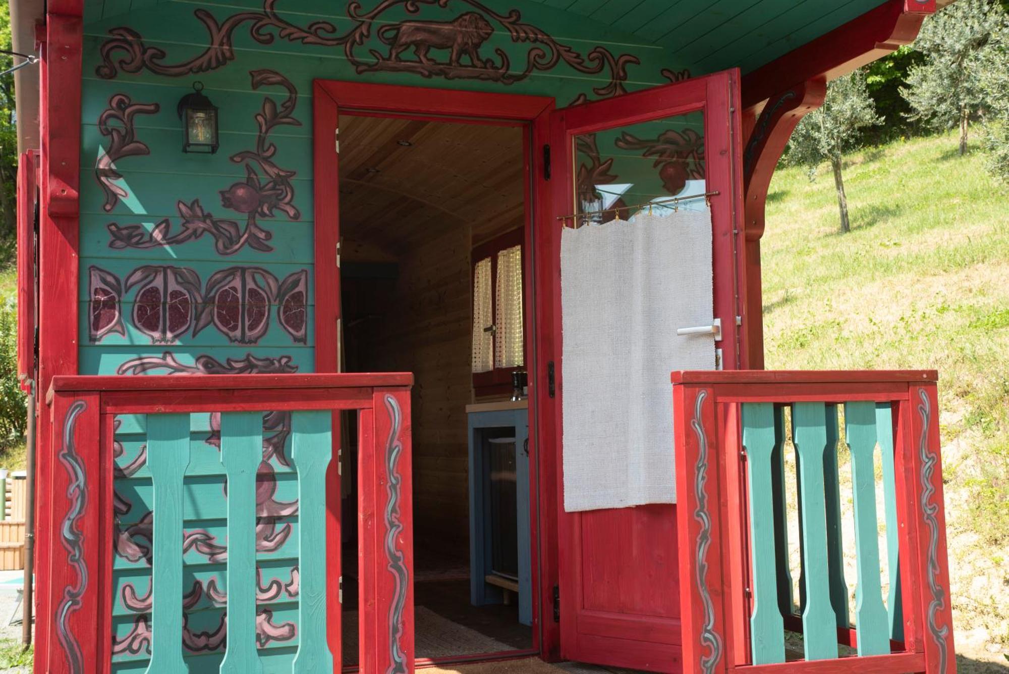 Agriturismo La Rovere - I Carrozzoni Gitani Cossano Belbo Eksteriør billede
