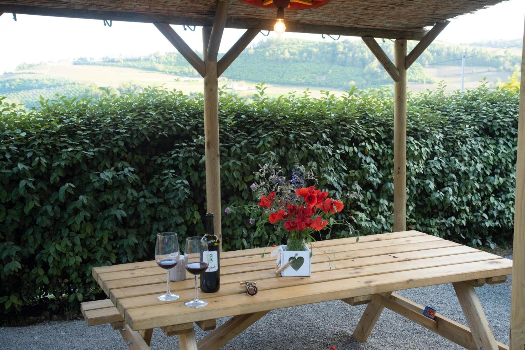 Agriturismo La Rovere - I Carrozzoni Gitani Cossano Belbo Eksteriør billede