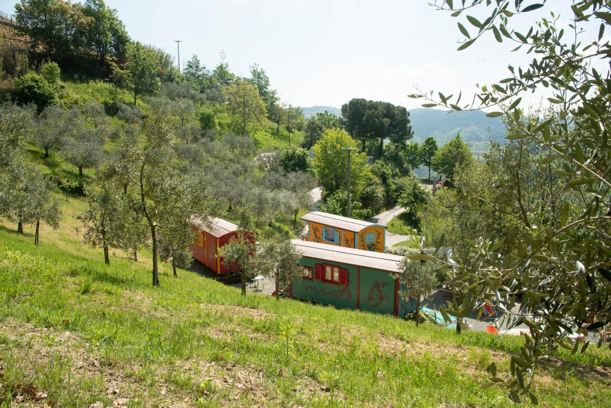 Agriturismo La Rovere - I Carrozzoni Gitani Cossano Belbo Eksteriør billede