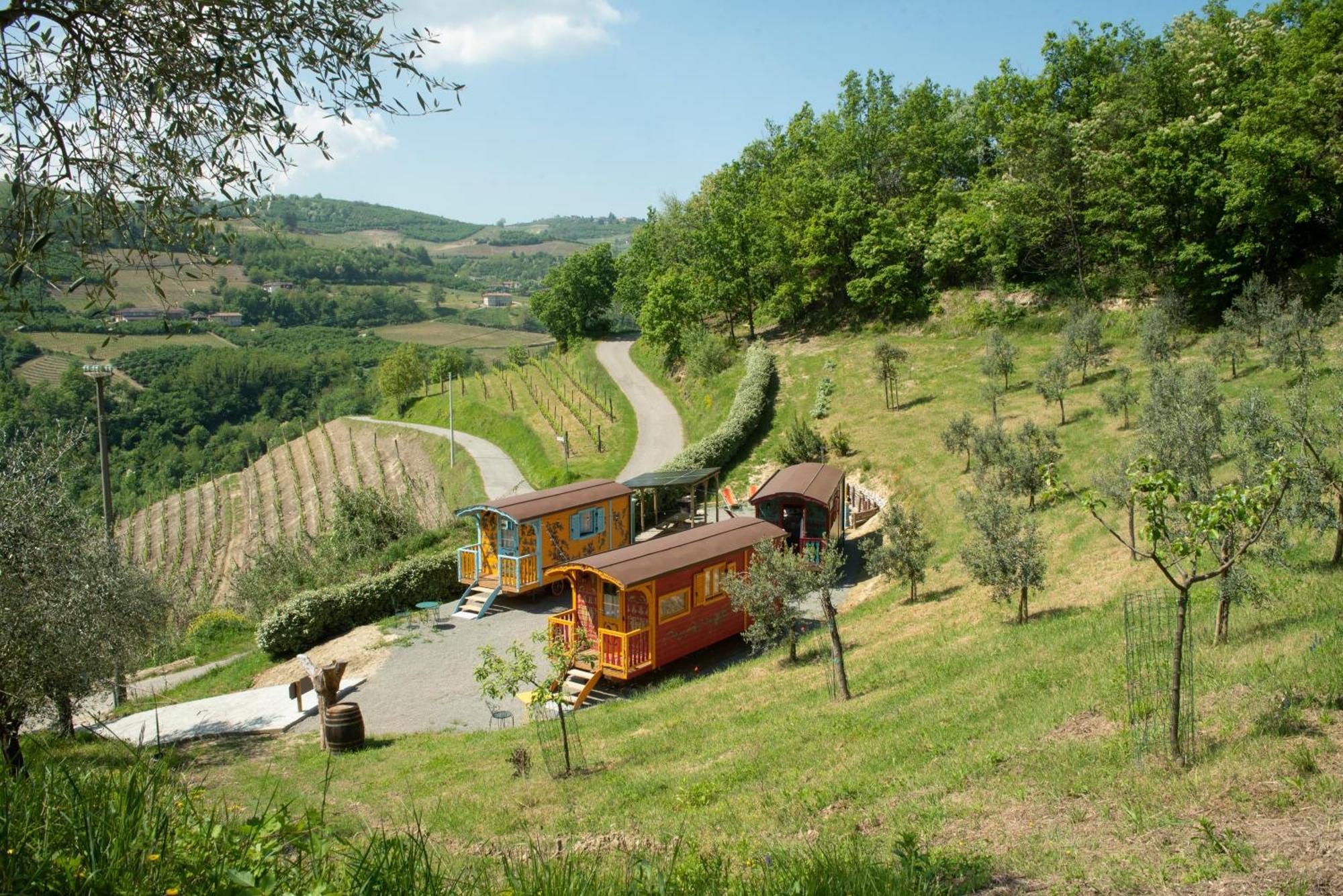 Agriturismo La Rovere - I Carrozzoni Gitani Cossano Belbo Eksteriør billede